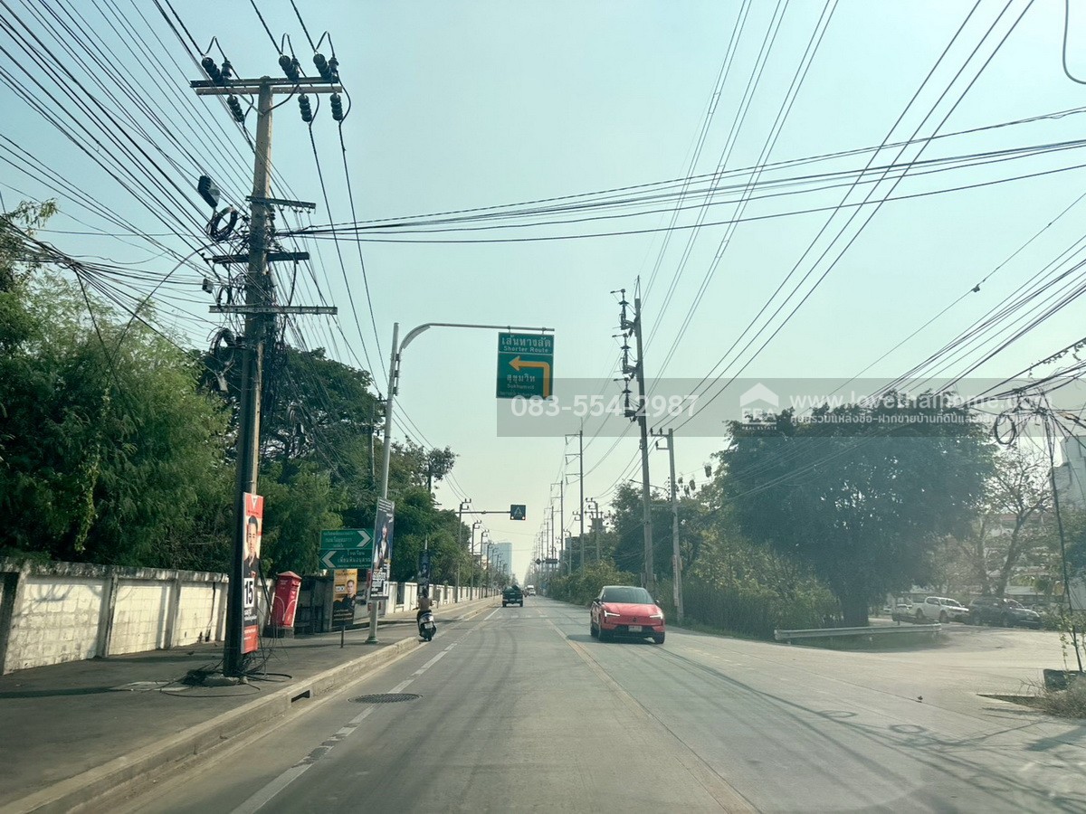 ขายที่ดิน สรรพาวุธ ซอยจ่าโสด แยก15 พระโขนง พื้นที่49ตรว. ราคาถูกเพียง1.7ล้าน เข้า-ออกได้ 2 ทาง เส้นสรรพาวุธ (เลียบทางรถไฟสายเก่า),เส้นทางสุขุมวิท 70/5 (ติด bts แบริ่ง)