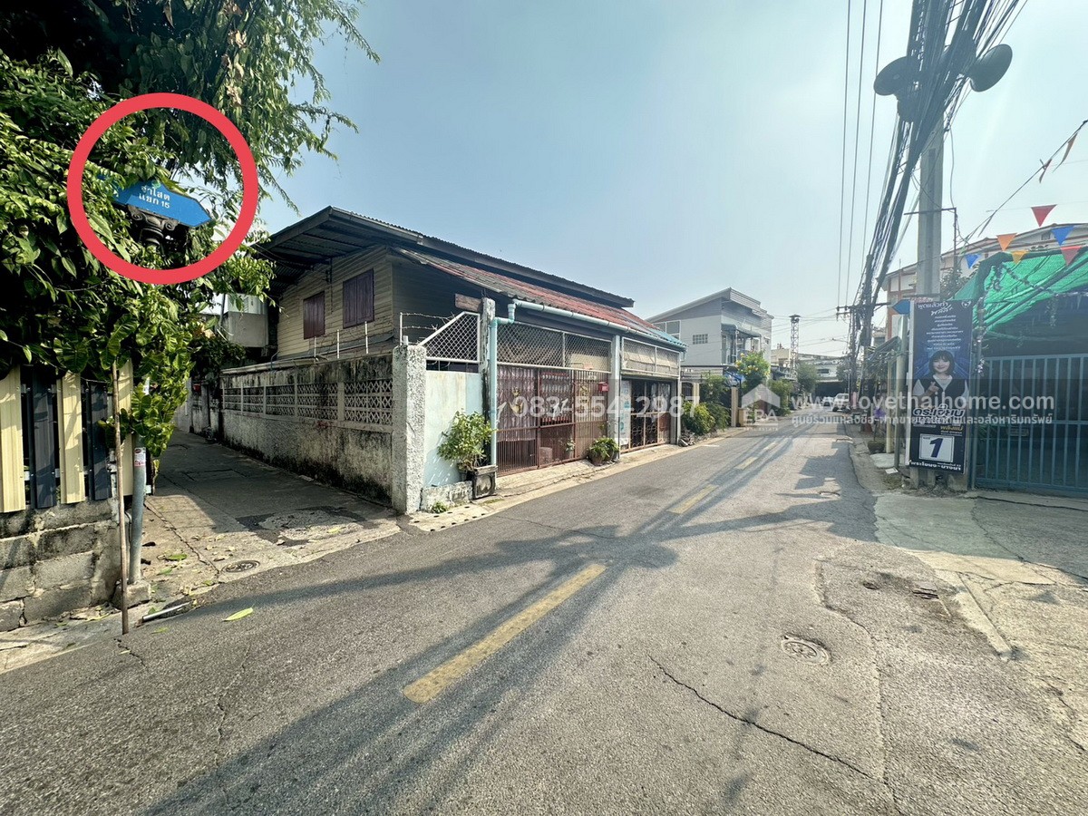 ขายที่ดิน สรรพาวุธ ซอยจ่าโสด แยก15 พระโขนง พื้นที่49ตรว. ราคาถูกเพียง1.7ล้าน เข้า-ออกได้ 2 ทาง เส้นสรรพาวุธ (เลียบทางรถไฟสายเก่า),เส้นทางสุขุมวิท 70/5 (ติด bts แบริ่ง)