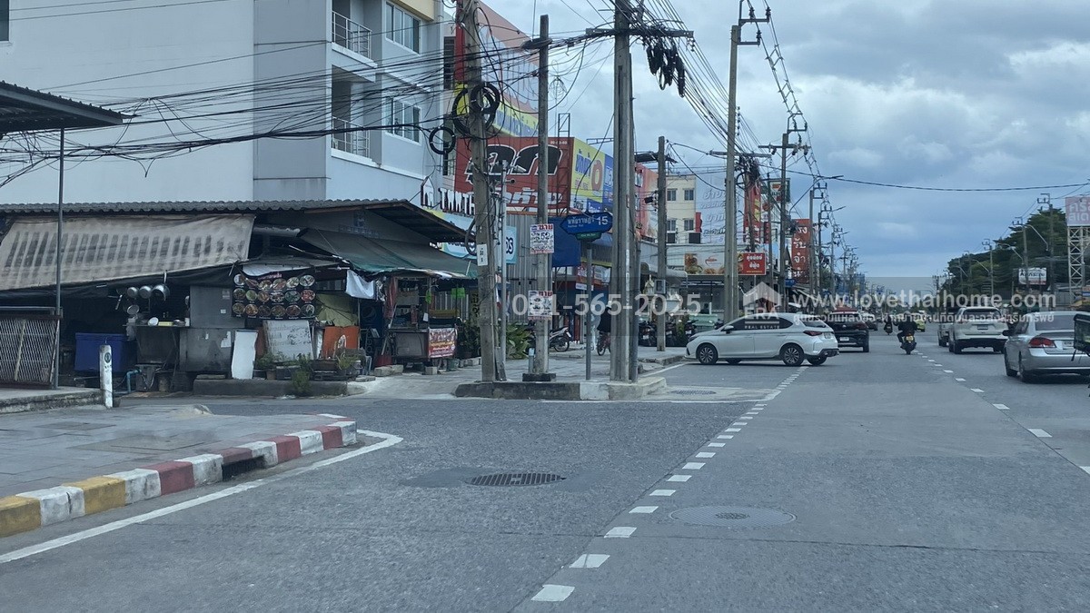 ขายที่ดินซอยหทัยราษฎร์15 เป็นเส้นทางลัดออกรามอินทรา117ได้ พื้นที่97ตรว.ถมแล้ว ติดถนนหน้าหลัง ขายถูกสุดๆ เพียงแค่45,000 บาท/ตรว.เท่านั้น ห่างจากถนนหทัยราษฏร์เพียงแค่56เมตร ทำเลดีๆแบบนี้ ขายถูกขนาดนี้หายากแล้วล่ะ